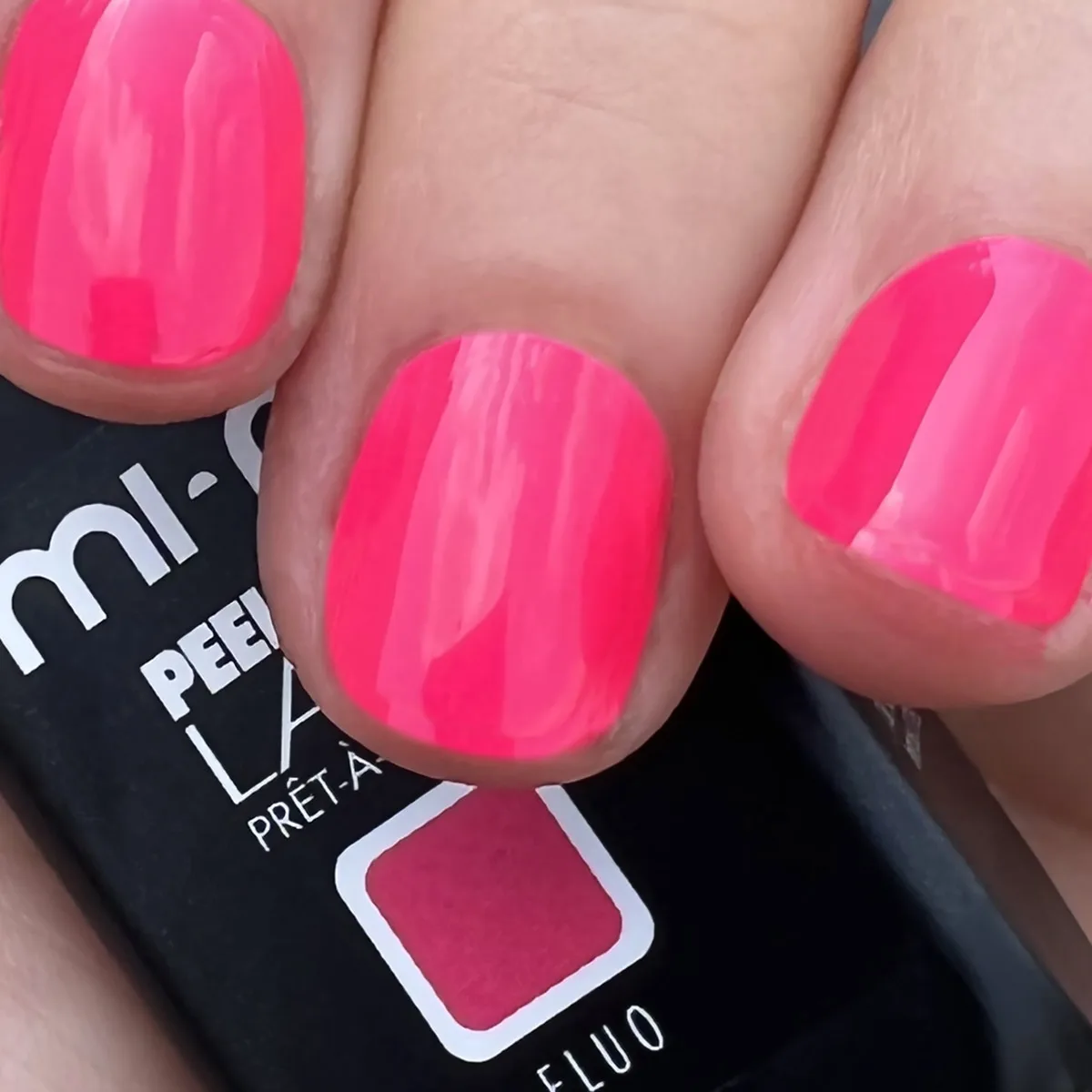 FLUORESCENT PINK